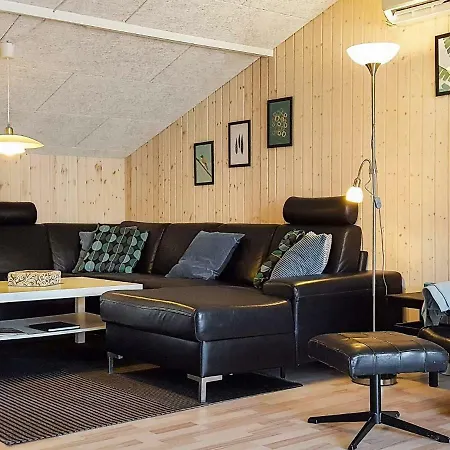 Four Bedroom Holiday In 56 בלבאנד