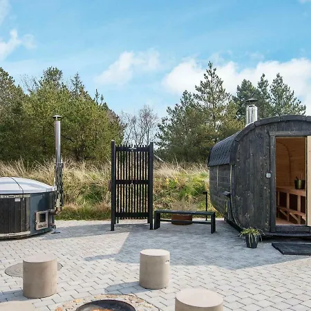Four Bedroom Holiday In 56 *